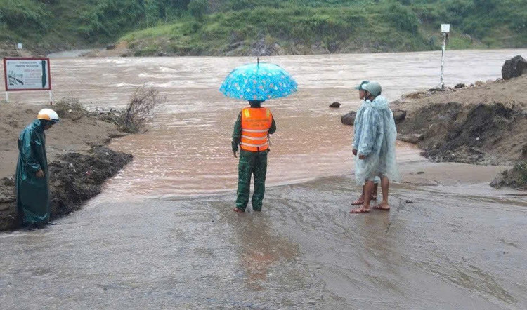 Bão số 1 tiếp tục tăng cấp, mưa to gió mạnh