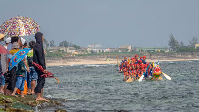 Dau xuan ve Ly Son xem le hoi dua thuyen truyen thong-Hinh-5