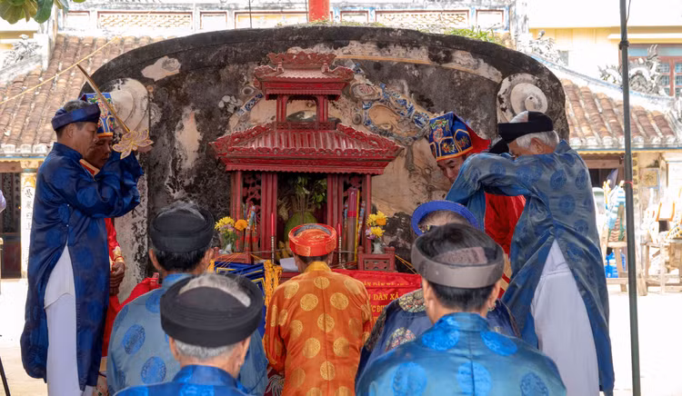 Dau xuan ve Ly Son xem le hoi dua thuyen truyen thong-Hinh-2