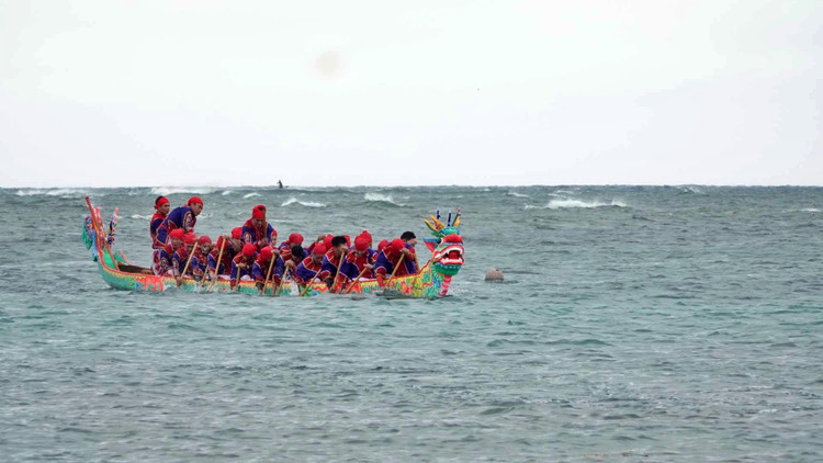 Dau xuan ve Ly Son xem le hoi dua thuyen truyen thong-Hinh-8