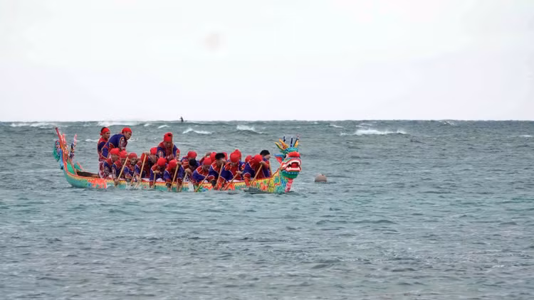 Dau xuan ve Ly Son xem le hoi dua thuyen truyen thong-Hinh-8