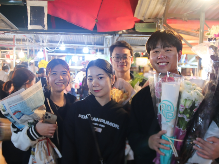 Cho hoa dem Ha Noi tap nap dip 8/3-Hinh-5