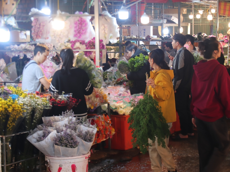 Cho hoa dem Ha Noi tap nap dip 8/3-Hinh-6