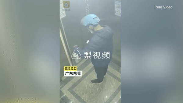 Phẫn nộ trước cảnh shipper nhổ nước bọt vào đồ ăn trước khi giao khách - 2