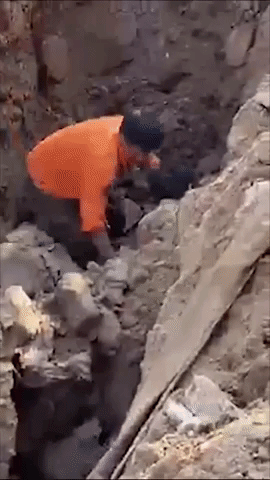 Xác minh thông tin người đàn ông dưới lòng đất khi đào đường Tố Hữu - 2