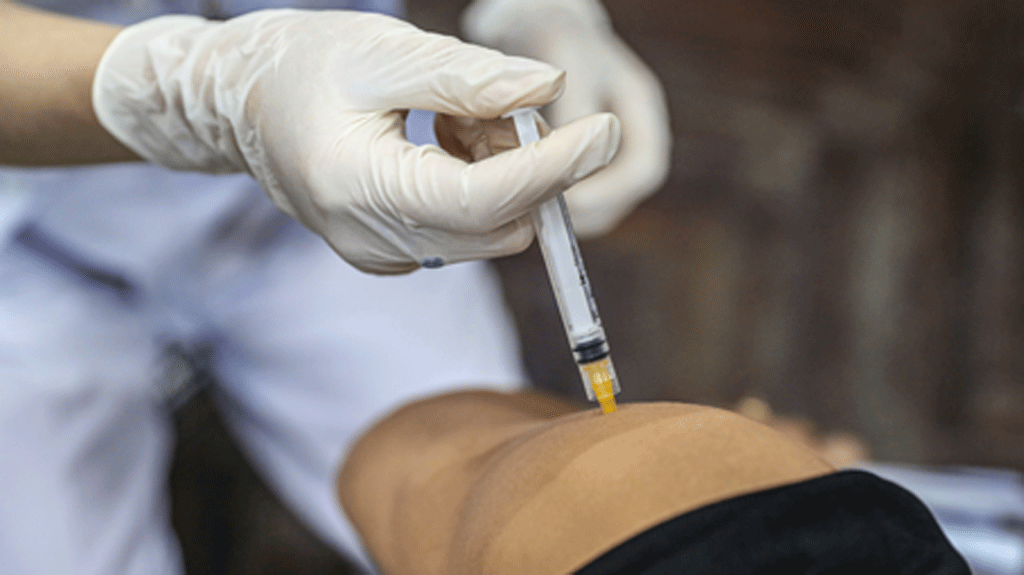 Hiện có 8 vắc xin Covid-19 được phê duyệt cho nhu cầu cấp bách trong phòng, chống dịch tại Việt Nam /// NGỌC THẮNG