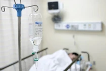 Bệnh viện ở TP HCM điều trị hàng loạt ca nghi ngộ độc thực phẩm do ăn bánh mì