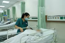 Nhiều người nhập viện sau khi ăn bánh mì tại TP HCM