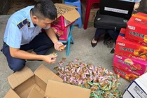 Phát hiện gần 1.600 bánh trung thu, bánh bông lan nhập lậu