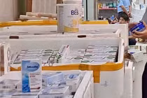 Tạm giữ một lượng lớn sữa, mỹ phẩm nghi nhập lậu tại Hà Nội