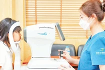 Hơn 50% trẻ Hà Nội mắc tật khúc xạ, bác sĩ khuyến cáo