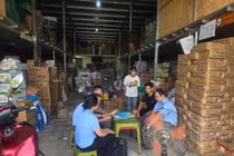 Ninh Bình tiêu huỷ thực phẩm nước cốt dừa, kẹo đắng nhập lậu