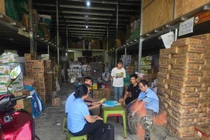 Ninh Bình tiêu huỷ thực phẩm nước cốt dừa, kẹo đắng nhập lậu