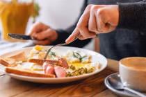 Ăn sáng muộn ảnh hưởng sức khỏe thế nào?