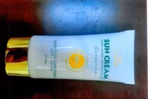 2 mỹ phẩm kem chống nắng giả bị đình chỉ lưu hành, thu hồi