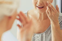 Bí quyết nâng cơ da mặt tại nhà để giảm nếp nhăn