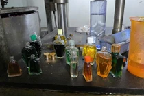 Hình ảnh kho sang chiết hóa chất làm giả các loại dầu gió 