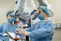 Cứu sống người đàn ông mắc u sọ hầu lớn chèn ép tuyến yên nguy hiểm