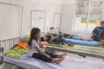 Làm rõ vụ hàng chục học sinh Quảng Trị nhập viện nghi ngộ độc