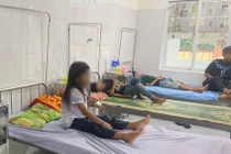 Làm rõ vụ hàng chục học sinh Quảng Trị nhập viện nghi ngộ độc