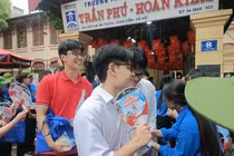 Kết thúc ngày thi Toán, thí sinh Hà Nội vui vẻ ra về với kết quả khả quan