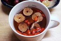 Lợi ích bất ngờ của trà táo đỏ