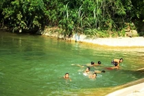 Trẻ em gặp nạn đuối nước thương tâm tại sông sau giờ học