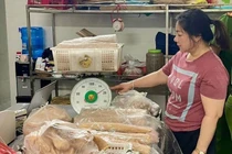 Phát hiện cơ sở sản xuất gần 2 tạ giò, chả chứa chất cấm 