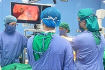 Ca mổ nội soi u trung thất sát cột sống thành công tại Bệnh viện Bãi Cháy