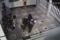 Cứu sống bệnh nhi 8 tuổi bị cửa cuốn lên cao hôn mê