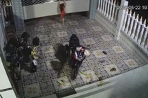 Cứu sống bệnh nhi 8 tuổi bị cửa cuốn lên cao hôn mê