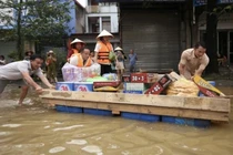 Chủ động phòng ngừa ngộ độc thực phẩm sau bão lũ tại miền Trung