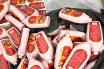 Sản xuất, buôn bán dầu gội giả, 3 đối tượng bị khởi tố 