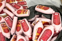 Sản xuất, buôn bán dầu gội giả, 3 đối tượng bị khởi tố 