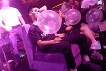 Tác hại khôn lường của bóng cười đối với sức khỏe