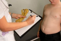 Để kiểm soát dậy thì sớm ở trẻ, cha mẹ cần làm gì?