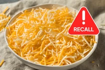 FDA thu hồi hơn 1,5 triệu gói phô mai tại Mỹ vì nguy cơ nhiễm kim loại
