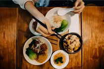 Ăn muộn có liên quan đến nguy cơ ung thư đại trực tràng 