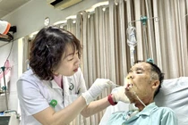 Chủ quan vết loét, người đàn ông phải cắt bỏ toàn bộ lưỡi