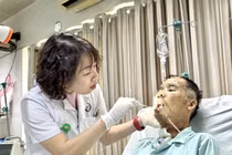 Chủ quan vết loét, người đàn ông phải cắt bỏ toàn bộ lưỡi