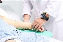 Phẫu thuật thành công giữ lại cánh tay cho bé trai đứt động mạch