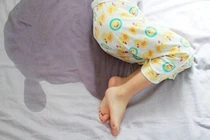 Tình trạng tiểu dầm ở trẻ em liên quan đến táo bón 