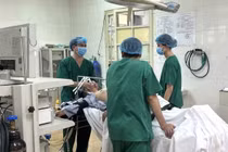 Bệnh nhân 52 tuổi ở Lào Cai tắc ruột hoại tử được cứu sống ngoạn mục