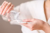 Khuyến cáo phòng ngừa mụn tuổi dậy thì trong mùa hè
