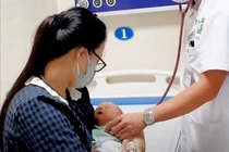 Bé sơ sinh suy hô hấp được cứu sống sau ca phẫu thuật cấp cứu kịp thời