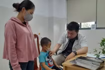 Nắng nóng kéo dài, tăng đột biến bệnh hô hấp ở trẻ em 