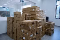 Phát hiện hàng trăm thùng sản phẩm sơn móng tay nhập lậu