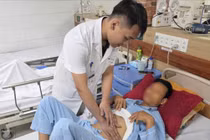 Cứu nam bệnh nhân bị ngộ độc mật cá trắm