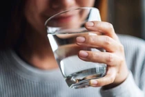 Uống đủ nước có nhiều lợi ích cho sức khỏe