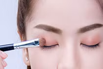 Mẹo trang điểm mùa đông không bị mốc nền, bong tróc